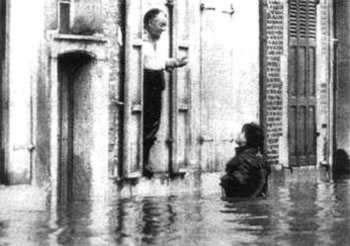 西北欧洪水泛滥（转自：历史上的今天。中国）