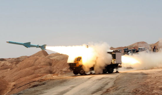 资料图:伊朗海军发射岸舰导弹