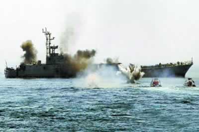 资料图:伊朗今年4月在波斯湾和霍尔木兹海峡举行大规模军演。