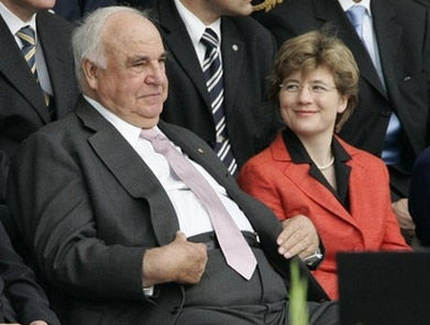 赫尔穆特·科尔出任德国第32任总理(Todayonhistory.com)