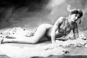 荷兰双重间谍玛塔·哈里被法军枪毙(歷史上的今天。中国)