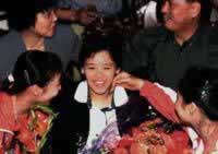 桑兰首次公开露面