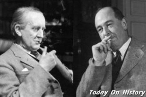 托尔金（左）与刘易斯（右）