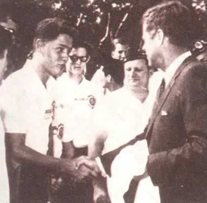 克林顿当选美国总统(Todayonhistory.com)