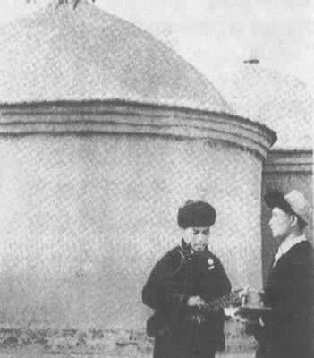 毛泽东提出“深挖洞,广积粮,不称霸”