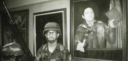 美国入侵巴拿马(历史上今天todayonhistory.com)