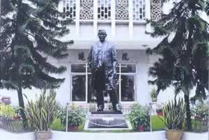 中葡两国政府澳门政权交接仪式隆重举行（歷史上的今天。中国）