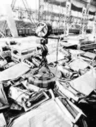 北京为治理污染报废千辆整车“面的”在首钢被回炉(历史上今天todayonhistory.com)