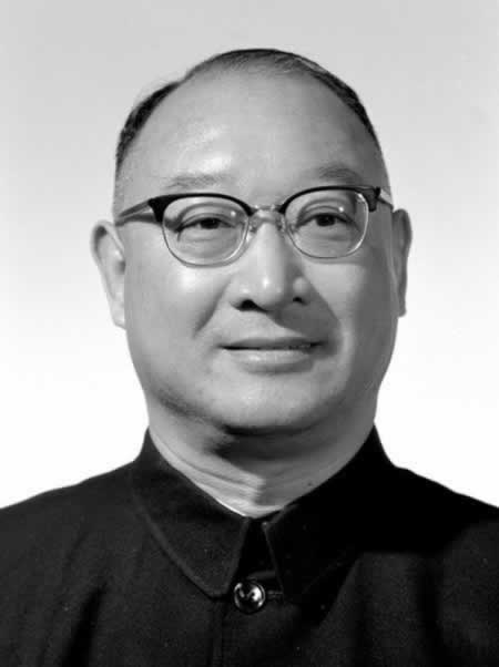 知名爱国人士王宽诚逝世(历史上的今天。中國)