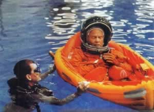 约翰·格林成为美国第一个环绕地球飞行的太空人（历史上的今天。中国）