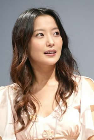 韩国著名女演员金喜善出生(todayonhistory.com.cn)