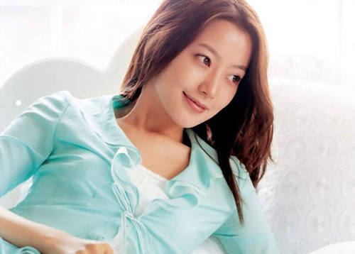 韩国著名女演员金喜善出生(todayonhistory.com.cn)