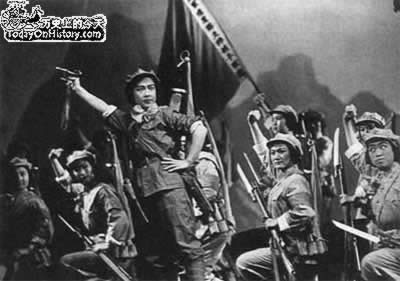 现代京剧《红灯记》等被树为革命样板戏(历史上的今天。中國)