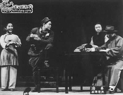 现代京剧《红灯记》等被树为革命样板戏(历史上的今天。中國)