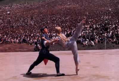 现代京剧《红灯记》等被树为革命样板戏(历史上的今天。中國)