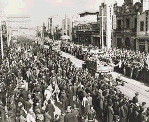 北平和平解放，人民解放军举行庄严威武的入城仪式（历史上的今天。中国）