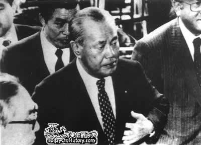 日本洛克希德贿赂案败露,前首相田中角荣被判刑(历史上今天todayonhistory.com)