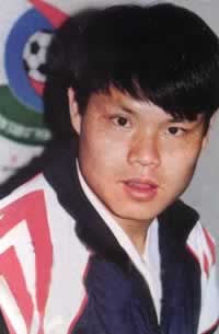 谢育新转会荷兰兹瓦鲁市PEC“82”俱乐部队(歷史上的今天。中国)