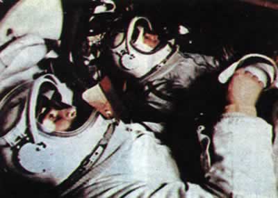 苏联宇航员在太空船外漂游(歷史上的今天.中國)