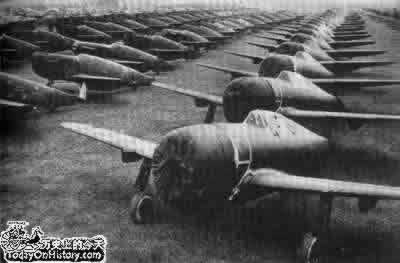 美国飞机第一次轰炸柏林(历史上的今天。中國)