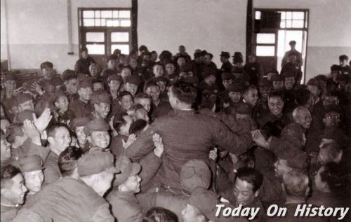 日本战犯获中共特赦后拍手大笑