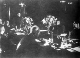 国共两党就国内和平协定举行谈判(TodayinHistory.cn)