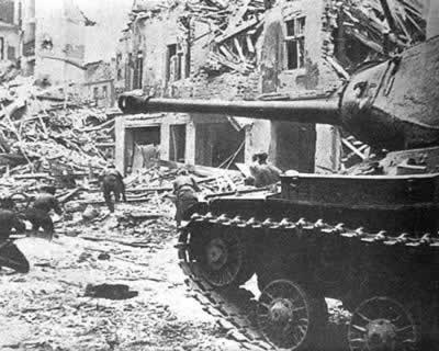 苏军向柏林发起总攻(TodayOnHistory.COM)