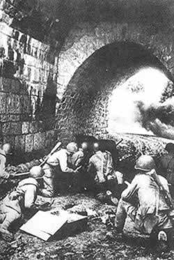 苏军向柏林发起总攻(TodayOnHistory.COM)