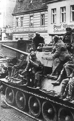 苏军向柏林发起总攻(TodayOnHistory.COM)