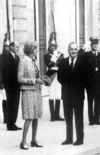 法国总统乔治·蓬皮杜逝世(TodayinHistory.cn)