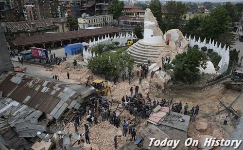 ​尼泊尔地震救援现场