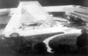 世界知名建筑师贝聿铭诞辰(TodayOnHistory.COM)