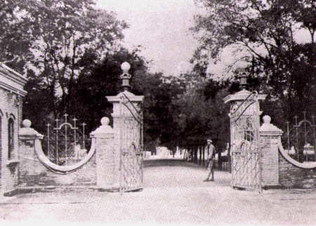 中国最早的工科大学天津北洋大学开学