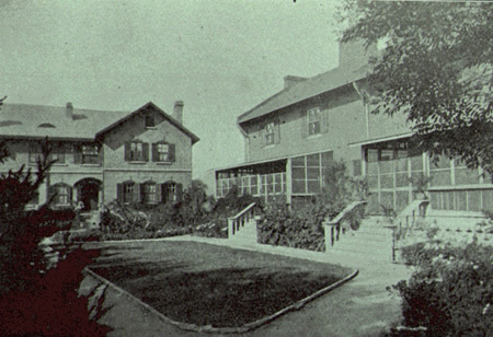 中国最早的工科大学天津北洋大学开学