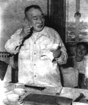 马寅初发表人口问题的演讲(TodayinHistory.cn)