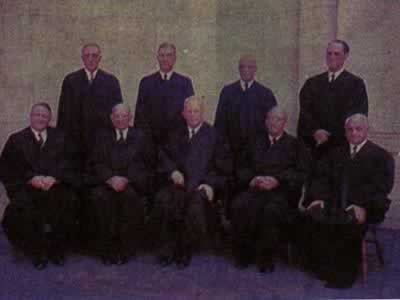 美国最高法院宣布废除黑白分校制