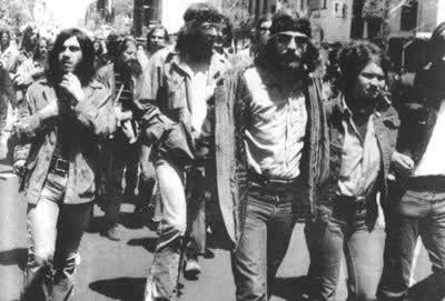 美国政府枪杀反战学生(Todayonhistory.com)