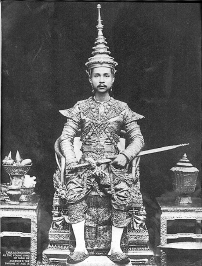 普密蓬继承泰国王位(TodayinHistory.cn)