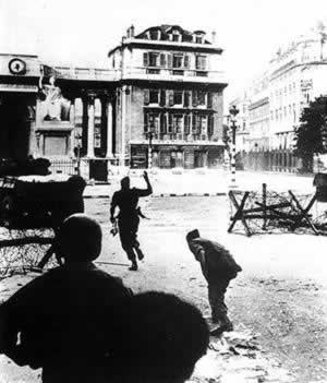 法西斯德国无条件投降，二战结束