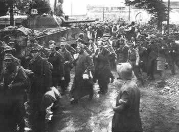 法西斯德国无条件投降，二战结束