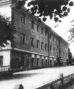 中共六大在莫斯科召开