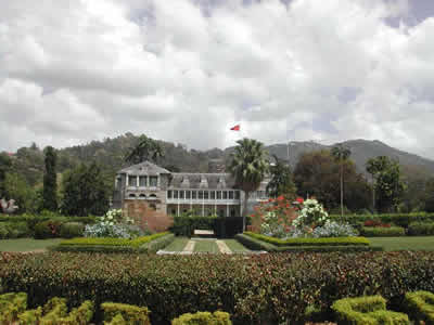 中国与特立尼达和多巴哥建立外交关系