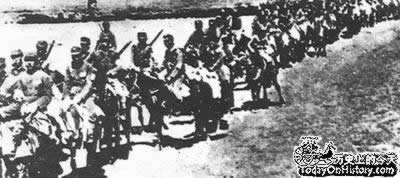 察哈尔民众抗日同盟军开赴前线抗日