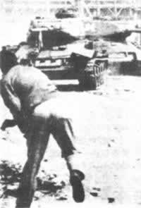 苏联出动大批坦克镇压东柏林骚乱