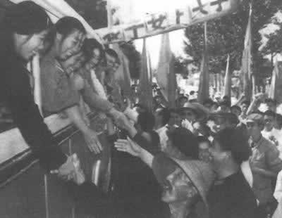 工农兵学员上大学(TodayOnHistory.COM)