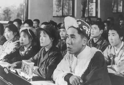 工农兵学员上大学(TodayOnHistory.COM)