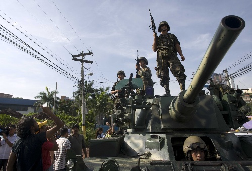 洪都拉斯发生军事政变总统遭扣押