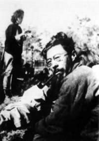 闻一多参加李公朴追悼会中遇刺身亡