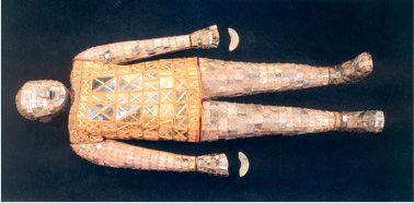 汉代“金缕玉衣”在河北满城西陵山中山靖王墓中出土