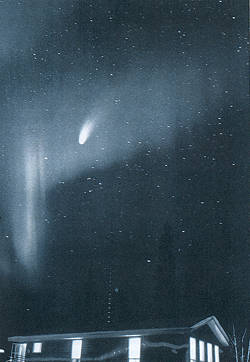 美国两位业余天文学家发现世纪末慧星“海尔·波普”